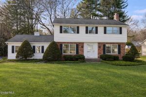 1139 Fernwood Drive Niskayuna, NY 12309
