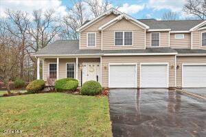 36 Oakmont Street Niskayuna, NY 12309