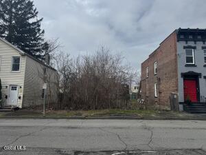 1035-1037 6th Avenue Troy, NY 12180