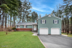 29 Heinrick Circle Queensbury, NY 12804
