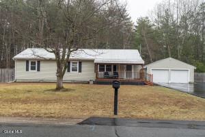 18 Pinewood Road Queensbury, NY 12804