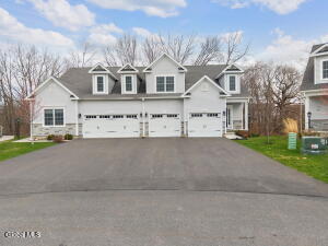 33 Joshua Place Glenmont, NY 12077