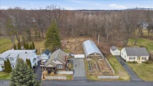 18 Roberts Lane Colonie, NY 12110