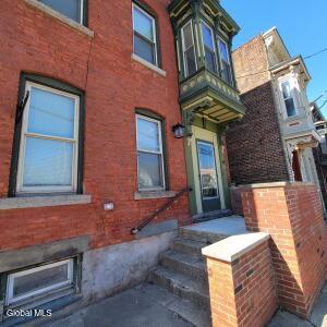 762 Eastern Avenue Schenectady, NY 12308