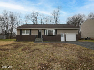 18 Melissa Court Colonie, NY 12205