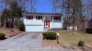 8 Orenda Spring Drive Saratoga Springs, NY 12866