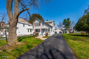 32 Sanders Avenue Schenectady, NY 12302