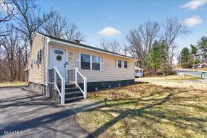 6129 Johnston Road Slingerlands, NY 12159