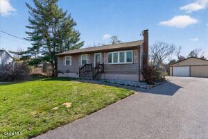 25 Dorchester Drive Stillwater, NY 12170
