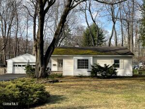 8 Clover Lane Loudonville, NY 12211