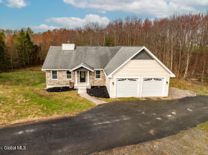 14 Fiddlers Lane Averill Park, NY 12018