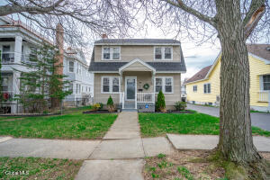 58 Woodrow Court Troy, NY 12180