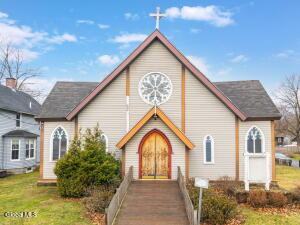 12 Woodbridge Avenue Chatham, NY 12037