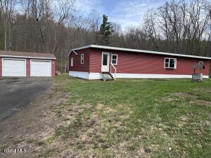 55 Mason Lane Pittstown, NY 12180