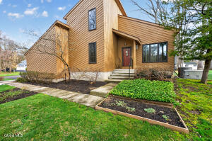 10 Durham Way Clifton Park, NY 12065