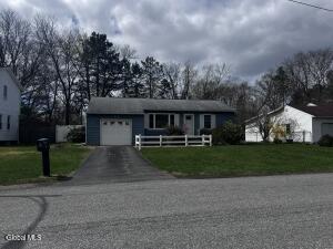 13 Richards Drive Colonie, NY 12205