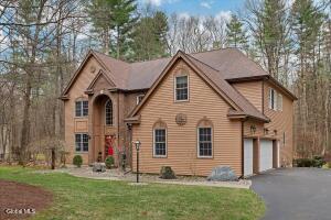 25 Rolling Brook Drive Saratoga Springs, NY 12866