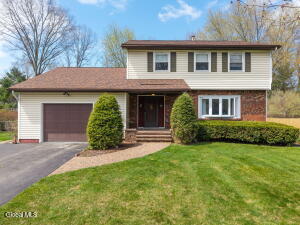 5113 Foxwood Drive Schenectady, NY 12303