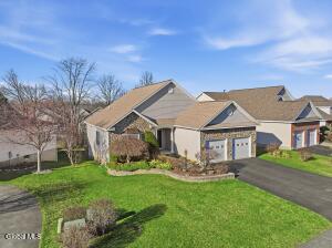 6 Cheshire Way Loudonville, NY 12211