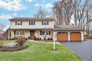 8 Inverness Lane Clifton Park, NY 12065