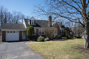 2814 Halsey Drive Schenectady, NY 12304