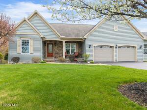 37 Gladstone Circle Mechanicville, NY 12118