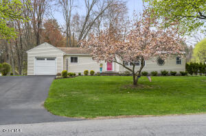 16 Morningside Drive Schenectady, NY 12303