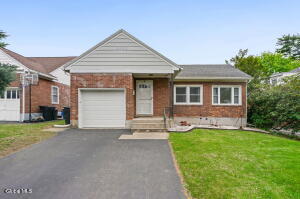 28 Center View Drive Troy, NY 12180