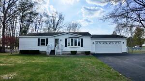 12 Amy Drive Moreau, NY 12828