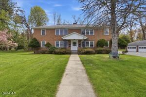 11 Kensington Court Delmar, NY 12054