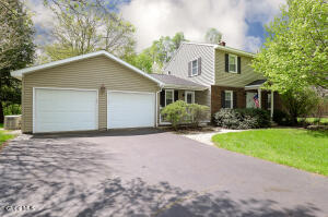 9 Patroon Place Glenmont, NY 12077