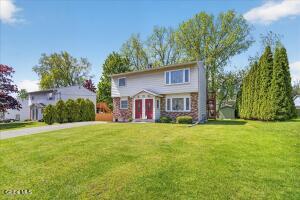 5 Deer Path Drive Colonie, NY 12205