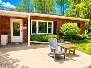 8B Lacosta Drive Clifton Park, NY 12065