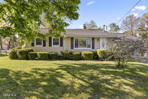 14 Marie Parkway Colonie, NY 12211