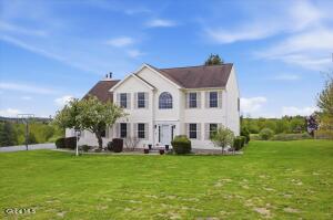 5 Edinburgh Drive East Schodack, NY 12063