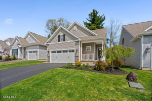 15 Bradley Circle Halfmoon, NY 12065