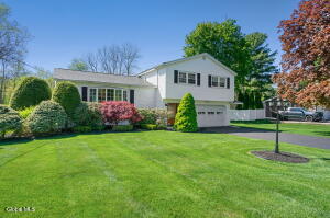 4 Country Fair Lane Glenville, NY 12302
