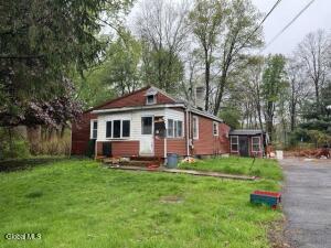 1072 Climax Avenue Schenectady, NY 12304