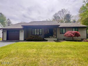 6 St Francis Lane Schenectady, NY 12304