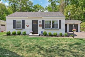 43 Vics Court Albany, NY 12205