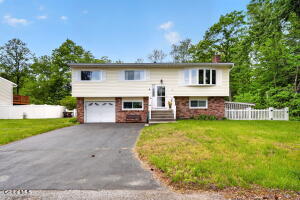 8 Amy Lane Albany, NY 12205
