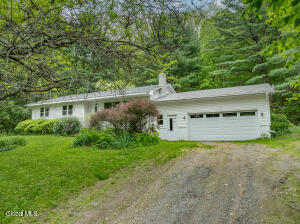 470 Hoag Road Valley Falls, NY 12185