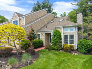 9 Ridgefield Drive Voorheesville, NY 12186