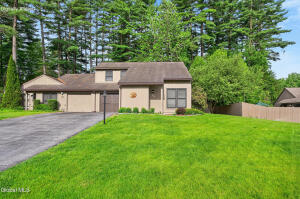 10 Margaret Drive Queensbury, NY 12804