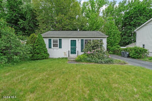 5 Mary Hadge Drive Schenectady, NY 12309