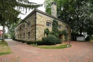 14 Talford Place Saratoga Springs, NY 12866