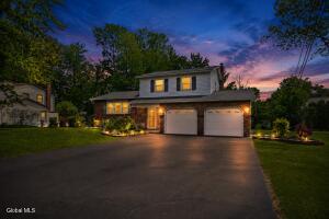 756 Hampshire Seat Niskayuna, NY 12309