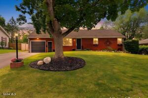 11 James Drive Loudonville, NY 12211