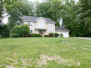 15 Pinecrest Drive Schenectady, NY 12309