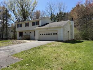 11 Abbey Court Clifton Park, NY 12065